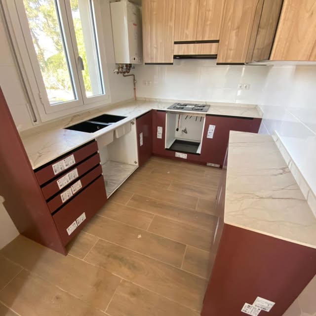 Montaje de cocina en curso